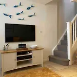 High End Cottage In Amazing Location. Only 1 Minute From The Sea! Beautifully Decorated 3 Level Home. 5* Reviews