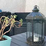 High End Cottage In Amazing Location. Only 1 Minute From The Sea! Beautifully Decorated 3 Level Home. 5* Reviews