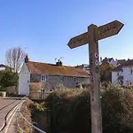4 Lymbrook Cottages