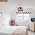 Stunning Little House, 2 Mins From Lyme Regis Beach With A Sea View To Die For. Sleeps 2, Free Parking, Small Dog Welcome.