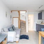 Stunning Little House, 2 Mins From Lyme Regis Beach With A Sea View To Die For. Sleeps 2, Free Parking, Small Dog Welcome.