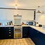 Great Value, Beautifully Decorated Quirky Cottage, Only A 6 Minute Walk From The Sea Beaches And Restaurants Sleeps 6