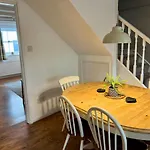 Great Value, Beautifully Decorated Quirky Cottage, Only A 6 Minute Walk From The Sea Beaches And Restaurants Sleeps 6