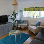 4A Dolphin Close