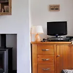 2 Lymbrook Cottages