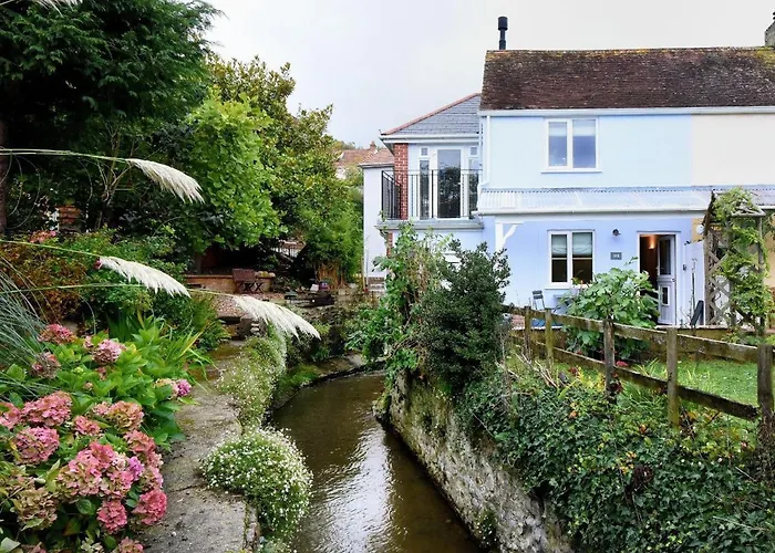 1 Lymbrook Cottages