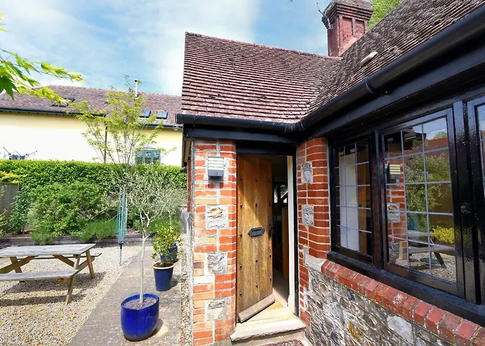 Yard Cottage