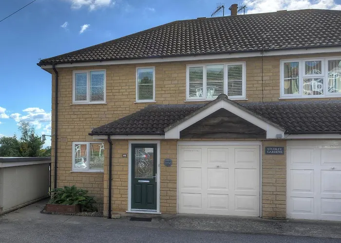 2 Studley Gardens