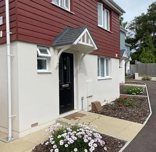 Seabreeze Retreat With Parking And A Large Garden