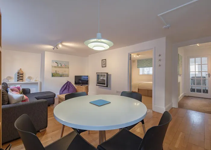 Alexandra Cottage Apartments