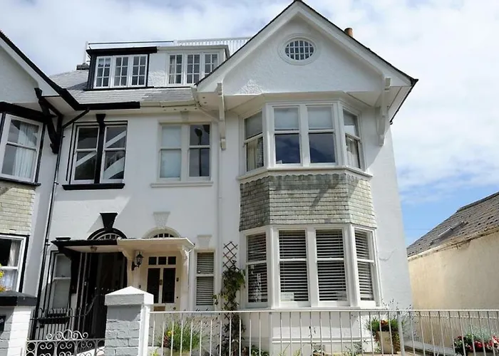 2 Hadleigh Villas