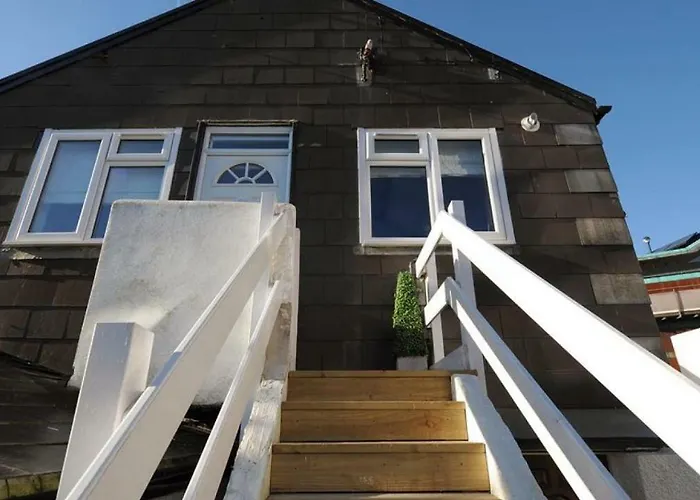 11 The Gables