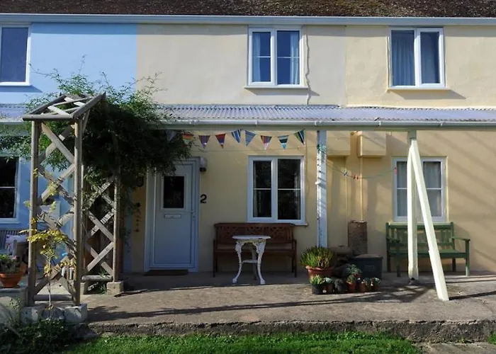 2 Lymbrook Cottages