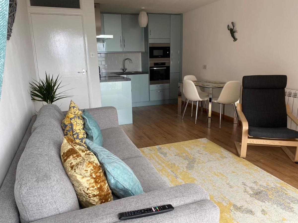Vitamin Sea With A Sea View And Parking Lyme Regis