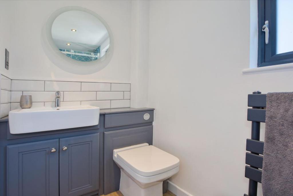 Pass The Keys Stunning In - Sleeps 8 Holiday home