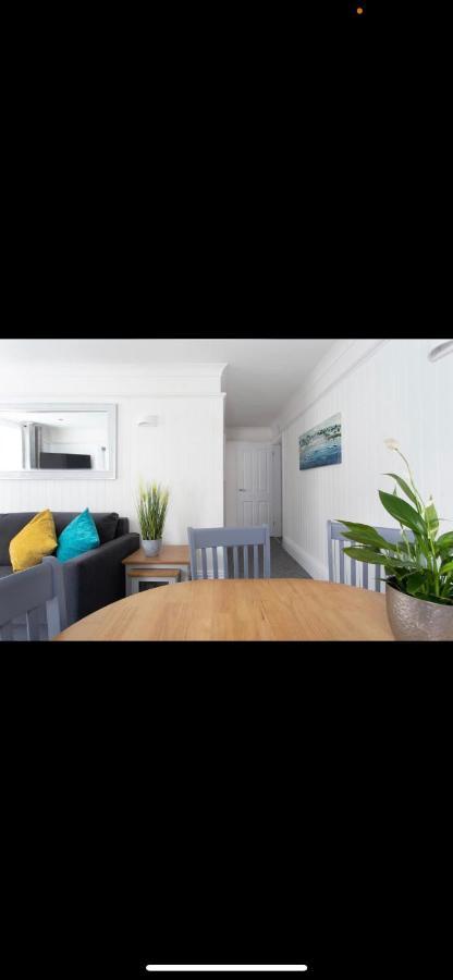 Driftwood Luxury * Lyme Regis