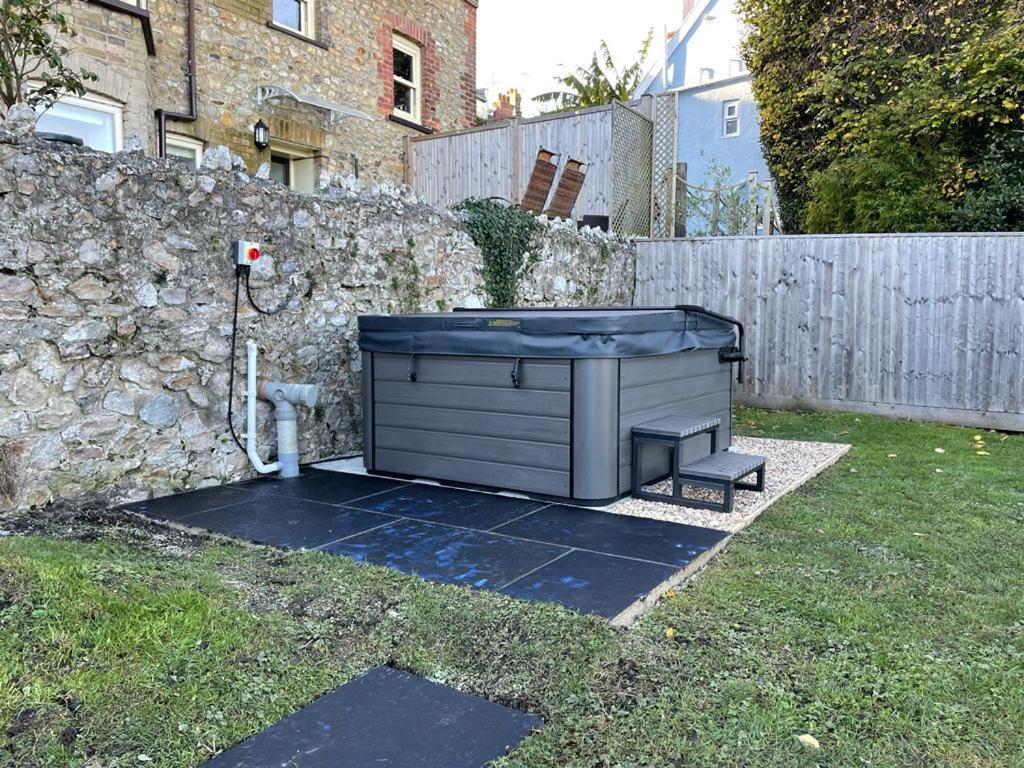 Silver View-spa Hot Tub-beautiful Sea Views-free Parking- Lyme Regis