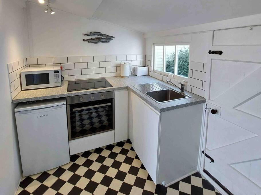 Sea Forever: Coastal With Harbor Views In Lyme Holiday home Lyme Regis