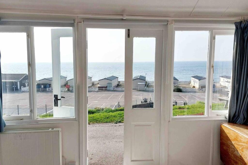 Sea Forever: Coastal With Harbor Views In Lyme Holiday home *