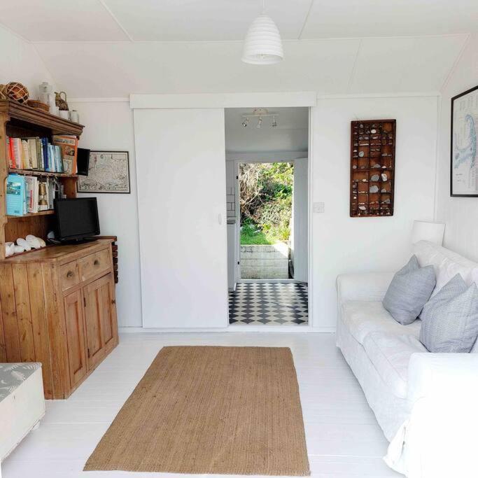 Sea Forever: Coastal With Harbor Views In Lyme Holiday home Lyme Regis
