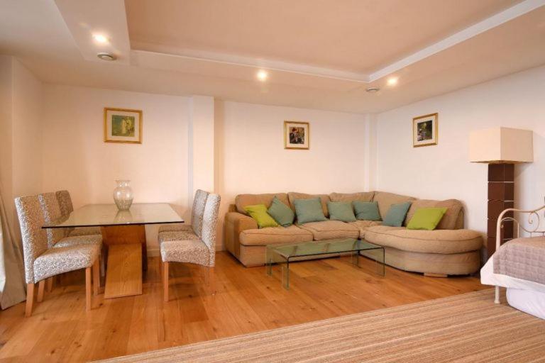 Largigi Offering Two Amazing Panoramic Sea Front Lyme Regis