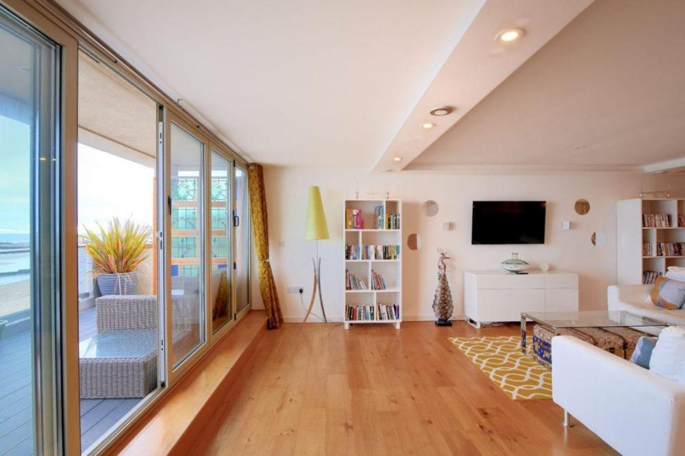 Largigi Offering Two Amazing Panoramic Sea Front