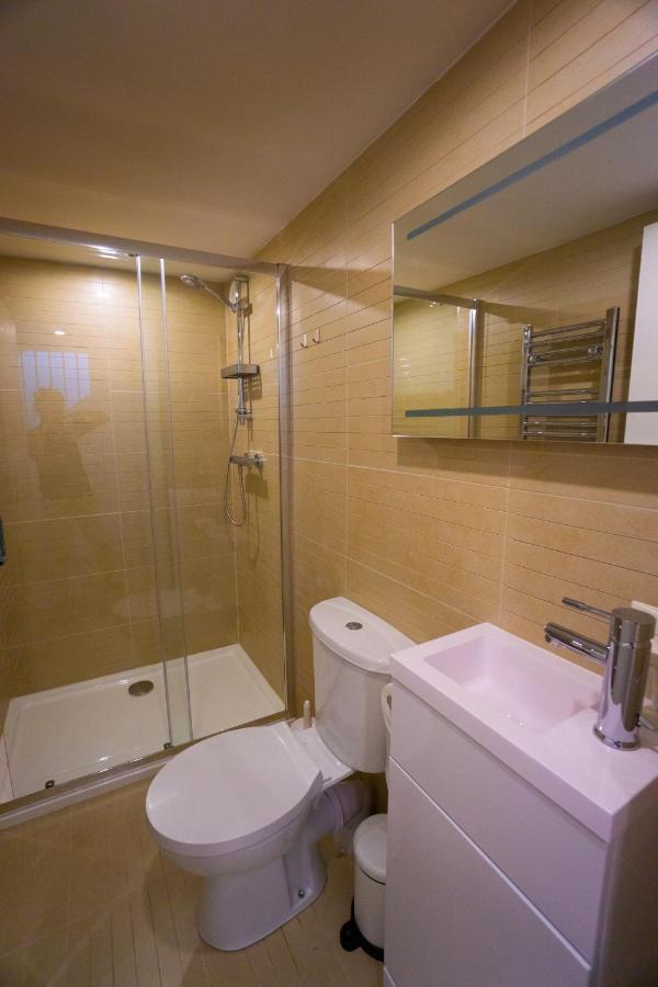 Largigi Rooms, Close To The And Town Centre, Parking Available Hotel *