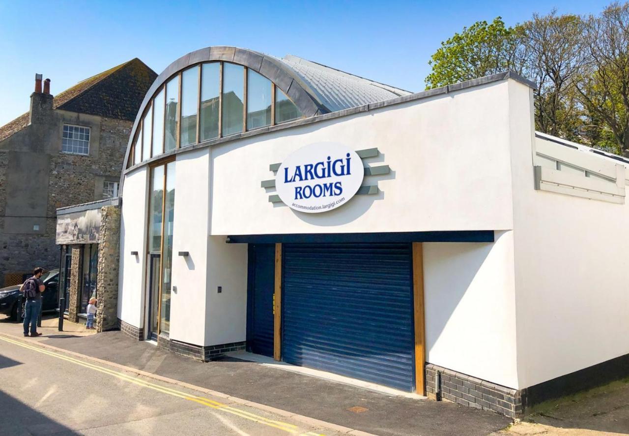 Largigi Rooms, Close To The And Town Centre, Parking Available Hotel *