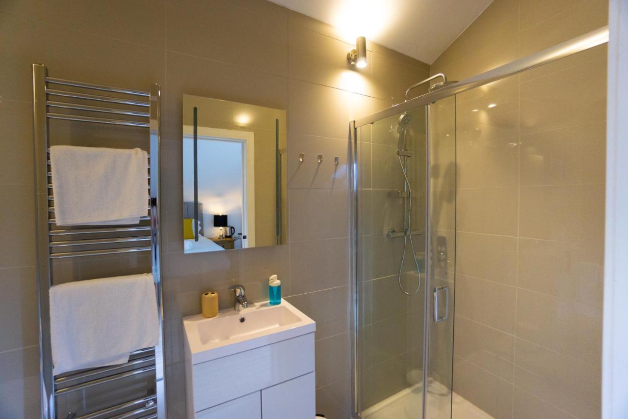 Hotel Largigi Rooms, Close To The And Town Centre, Parking Available