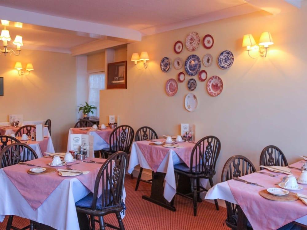 2 Kersbrook Gardens *