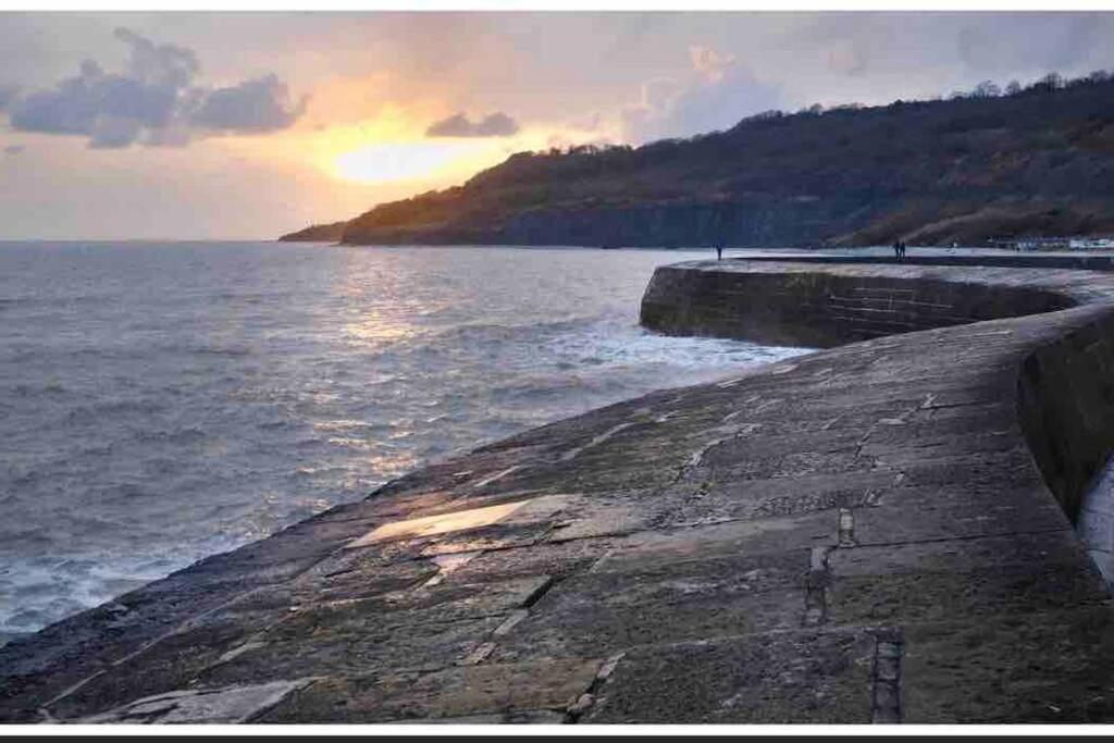 Apartment Large Which Is About Location, Location , Location ! Lovely Comfortable 2 Bedroom Flat Which Is Spacious And One Of The Value Of Size So Close To The Sea , Beaches And Restaurants 1 Min To The Sea !