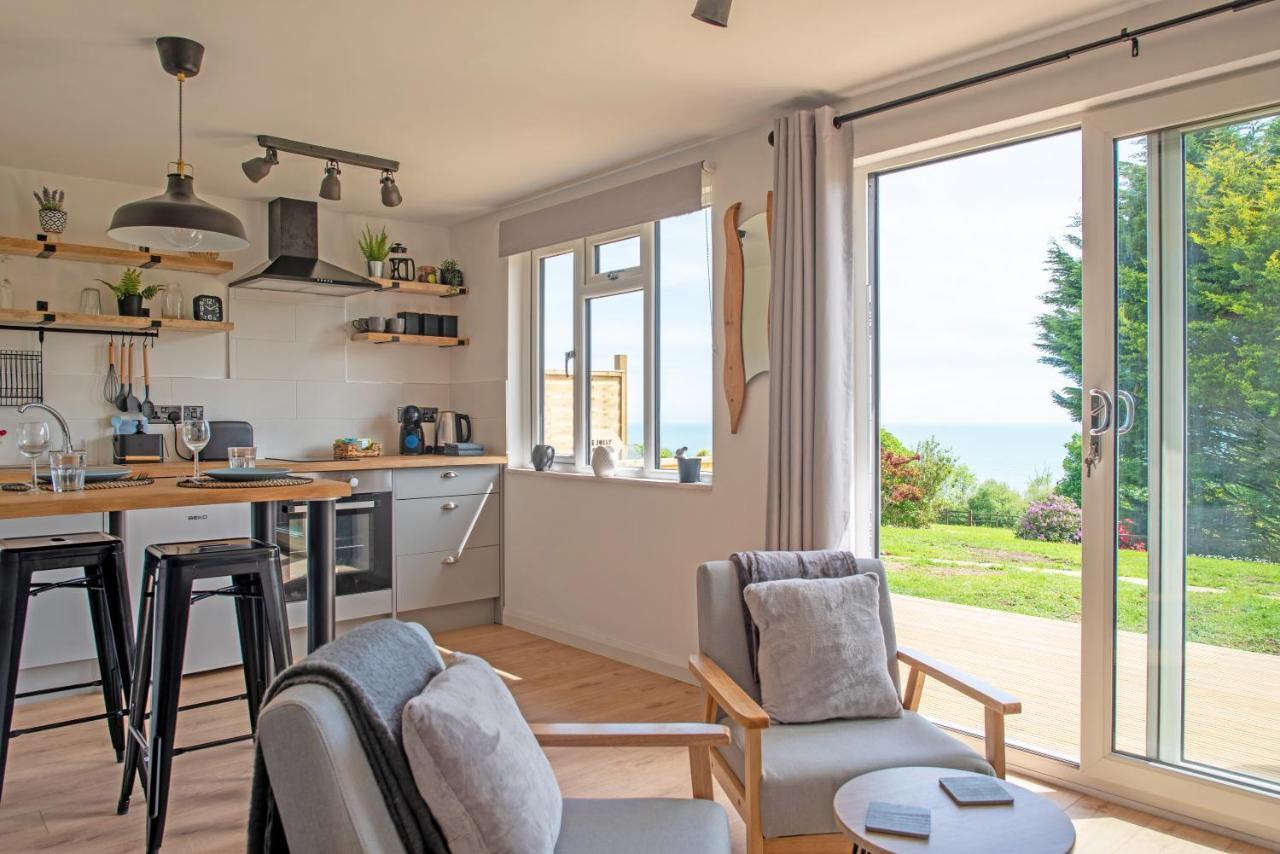 The Jolly Lodge-sea Views-free Parking Holiday home Lyme Regis