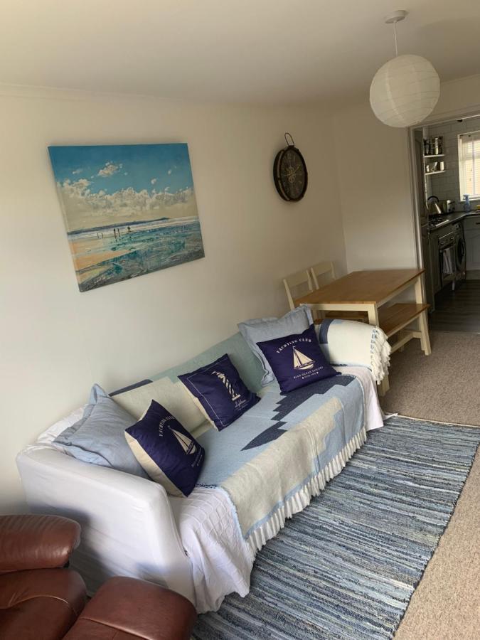 Riverside Retreat: Cozy 2-bedroom With Sundeck * Lyme Regis