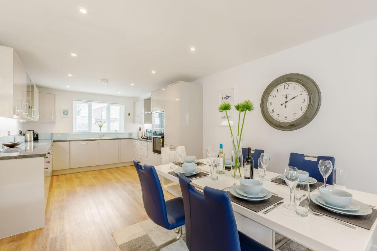 6 Chatterton Mews *