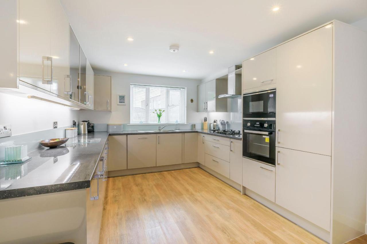 6 Chatterton Mews * Lyme Regis