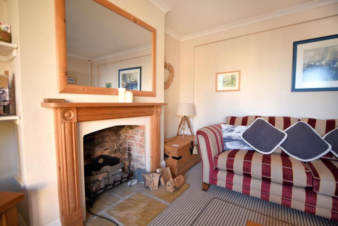 1 Cobb View Apartment Lyme Regis