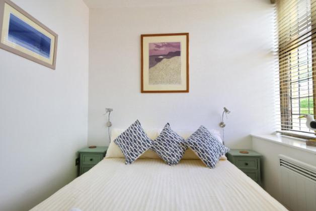 5 Coram Tower * Lyme Regis