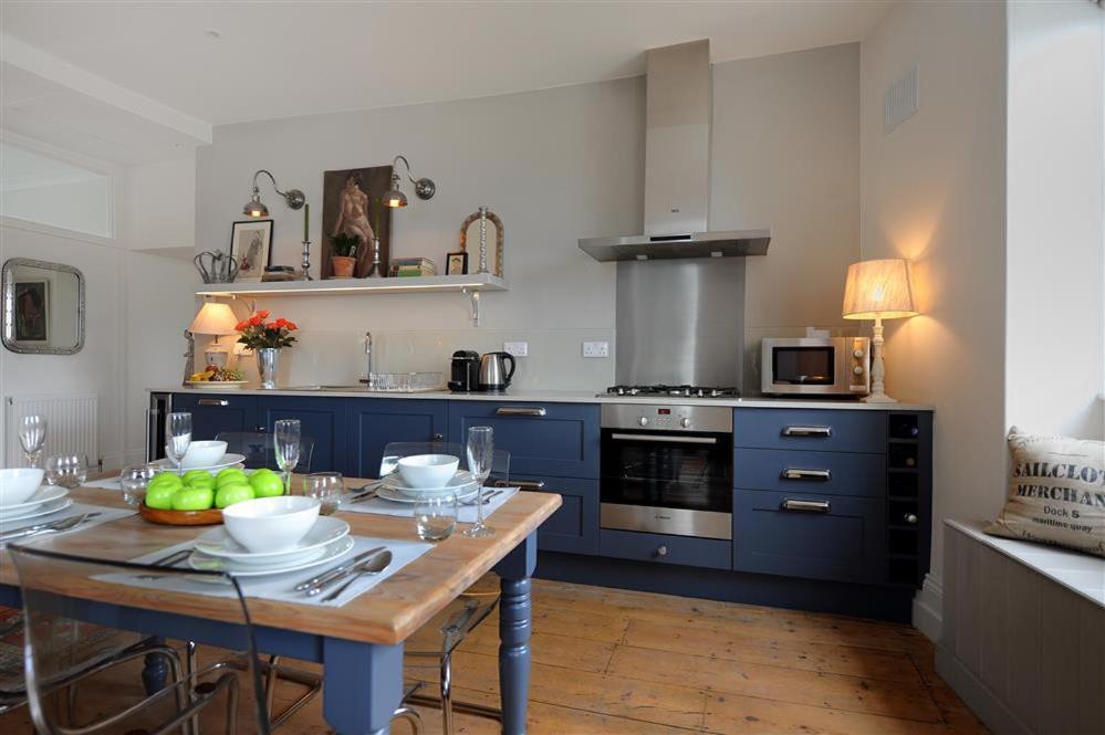 2 Woodville * Lyme Regis