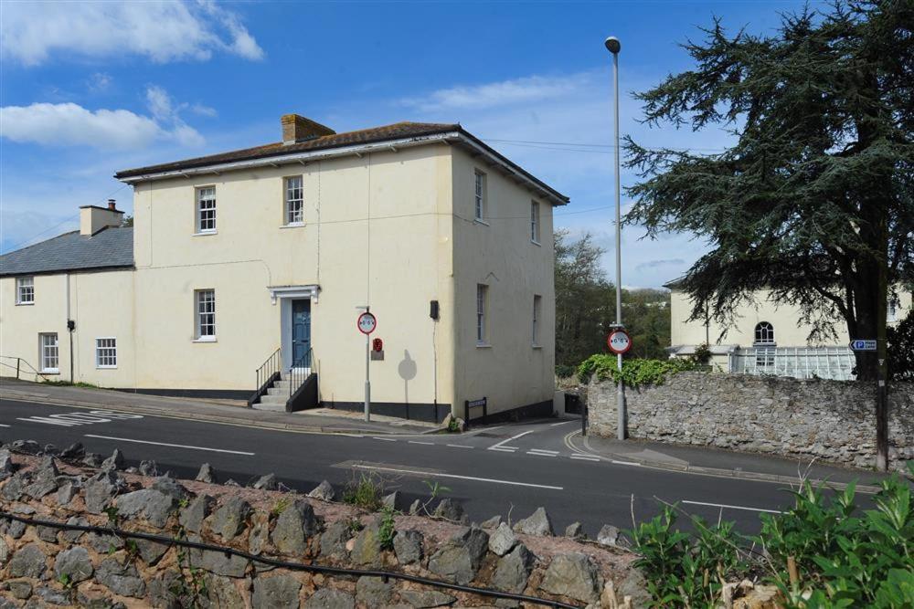 2 Woodville Apartment
