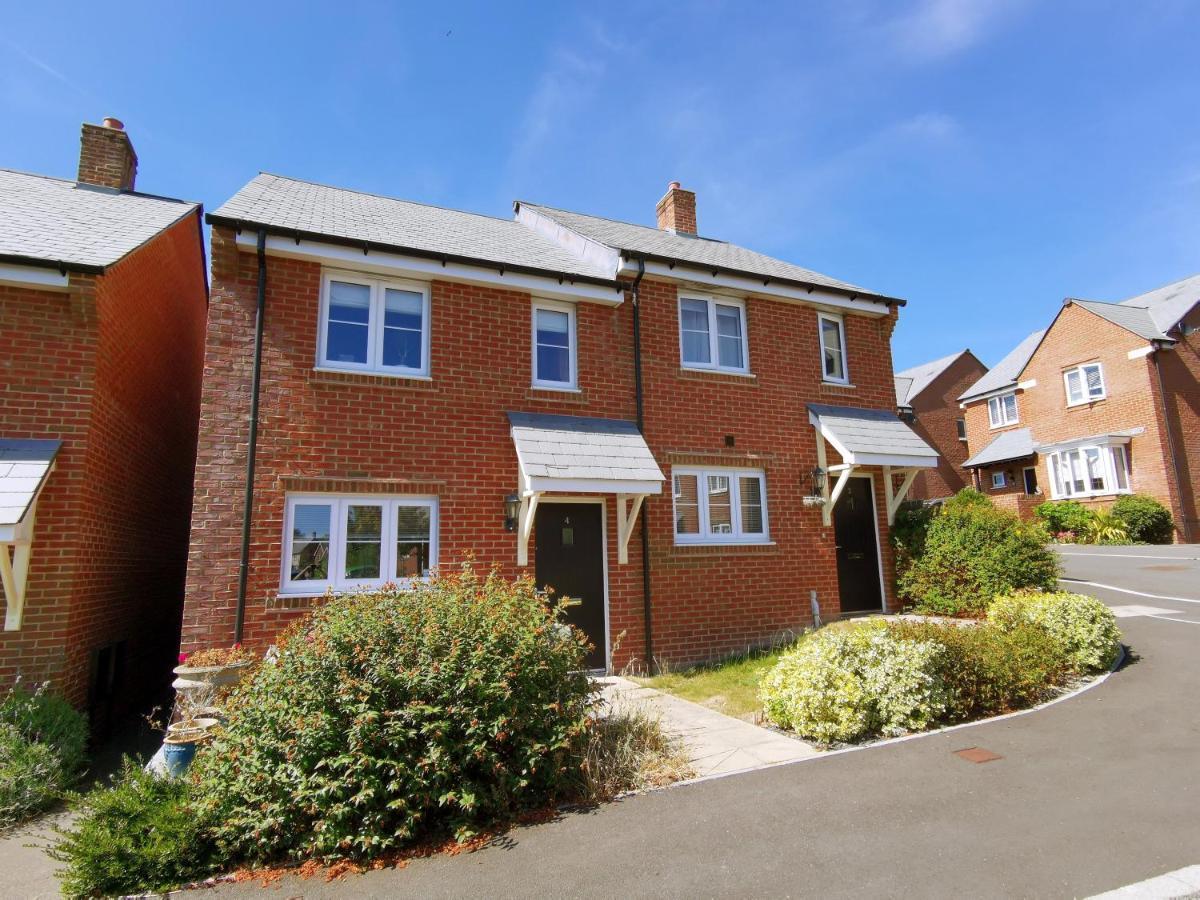 2 Bedroom House With Free Parking Holiday home *