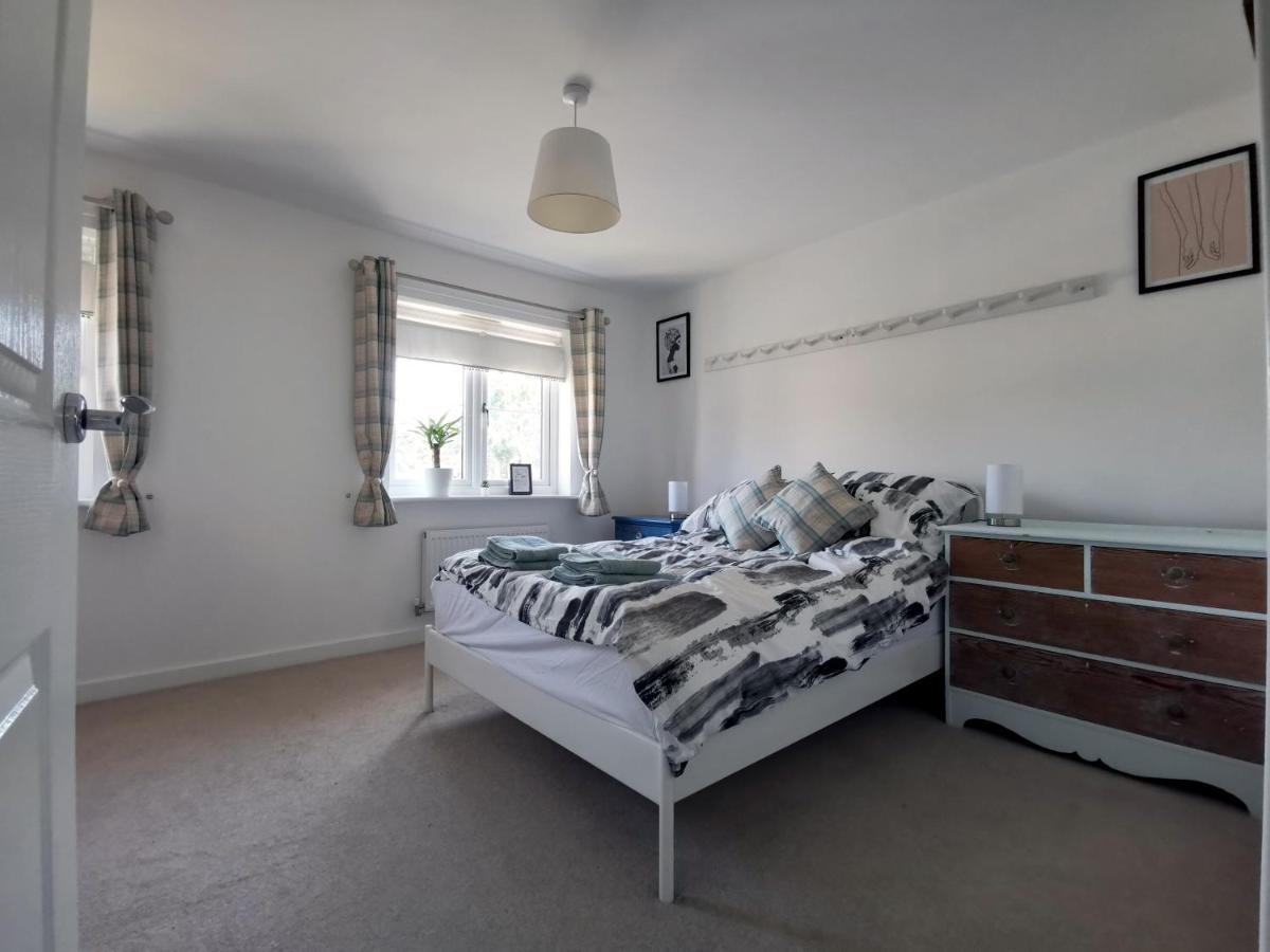 2 Bedroom House With Free Parking Holiday home