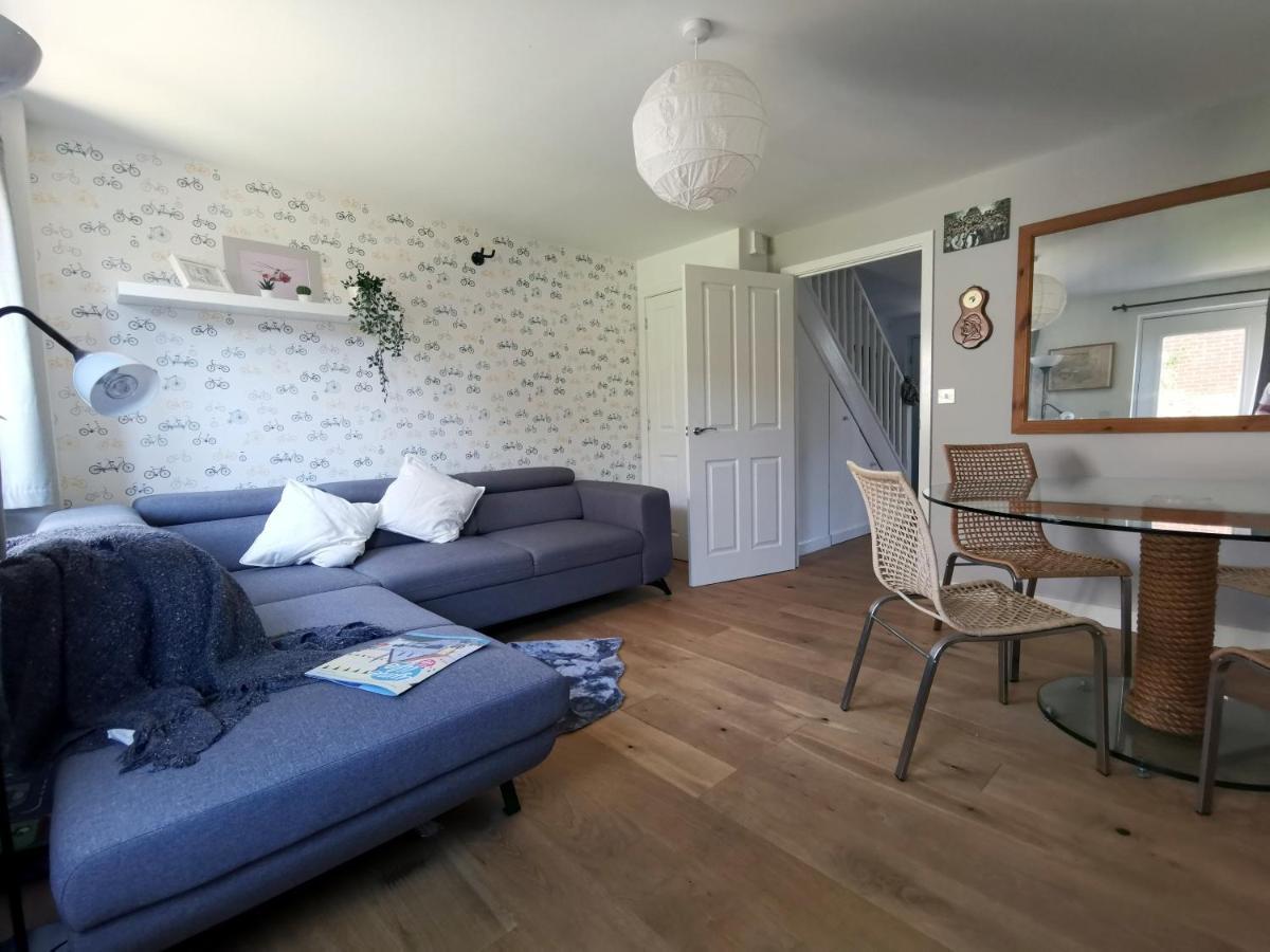2 Bedroom House With Free Parking * Lyme Regis