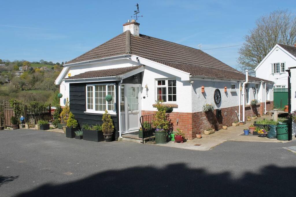 Private Apartment, Parking, Sea And Country Views Lyme Regis