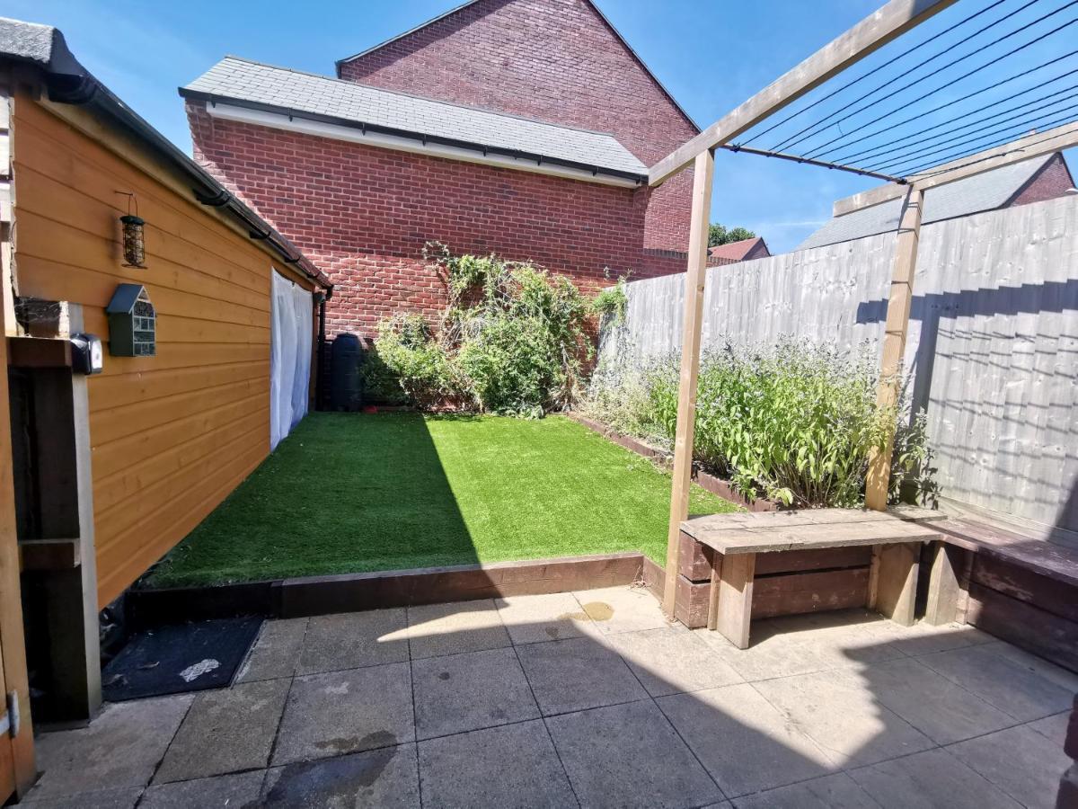 2 Bedroom House With Free Parking