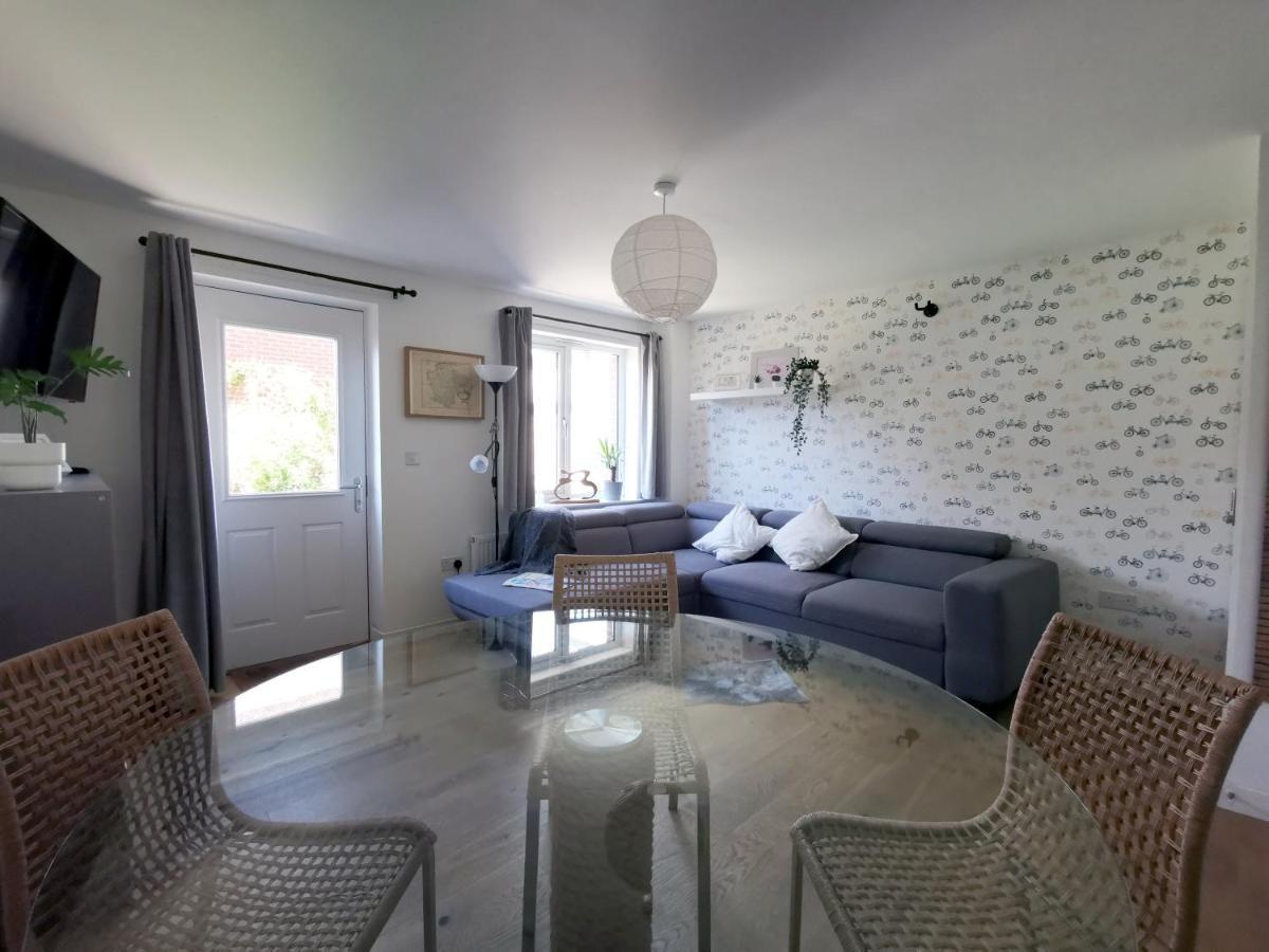 2 Bedroom House With Free Parking