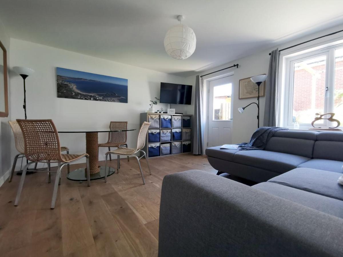2 Bedroom House With Free Parking Holiday home
