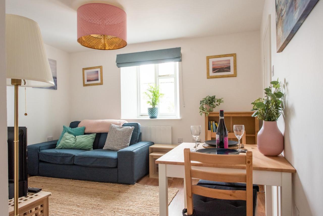 Seashells, Close To Seafront, Large Private Garden Apartment Lyme Regis