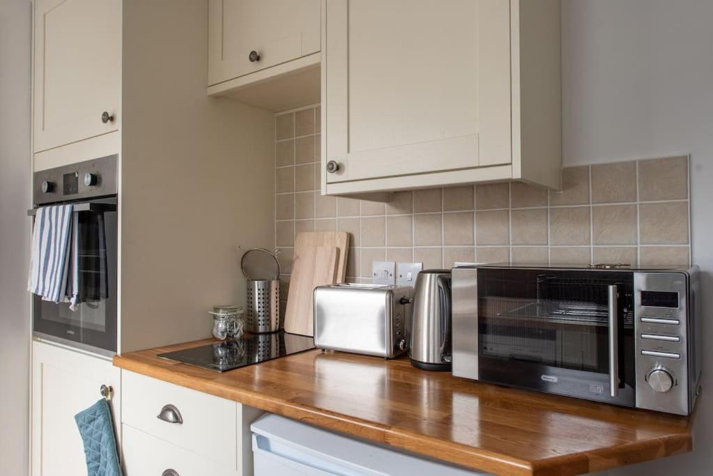Seashells, Close To Seafront, Large Private Garden Apartment Lyme Regis