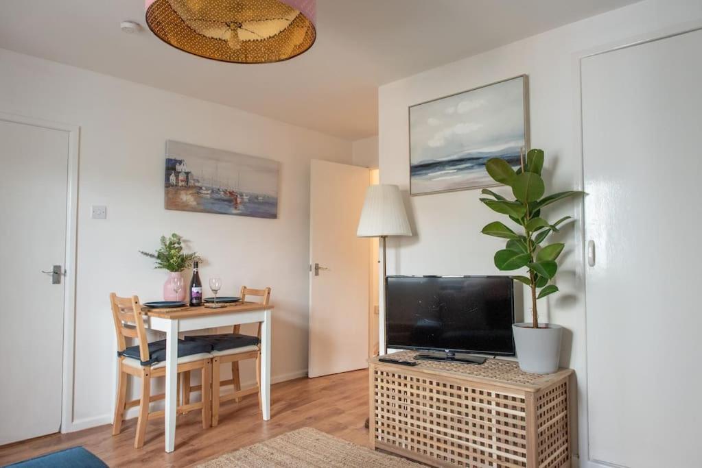 Seashells, Close To Seafront, Large Private Garden * Lyme Regis