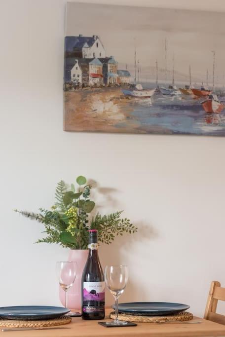Seashells, Close To Seafront, Large Private Garden Apartment Lyme Regis